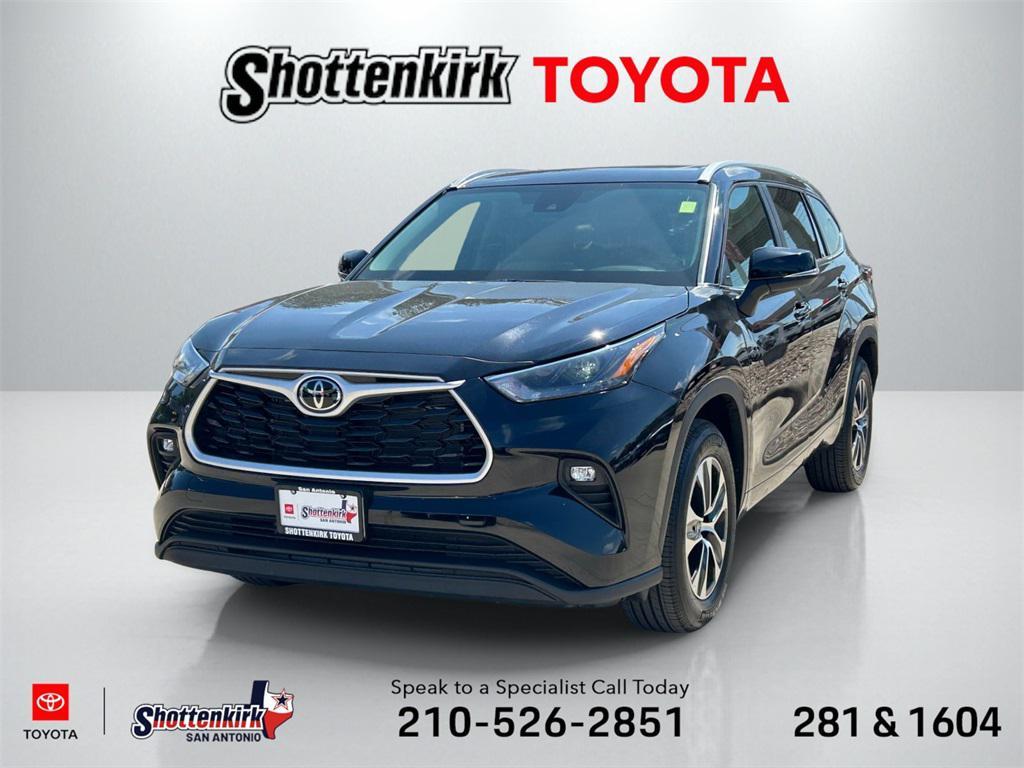 used 2025 Toyota Highlander car, priced at $46,441