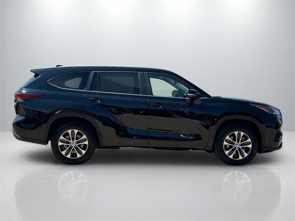 used 2025 Toyota Highlander car, priced at $46,441