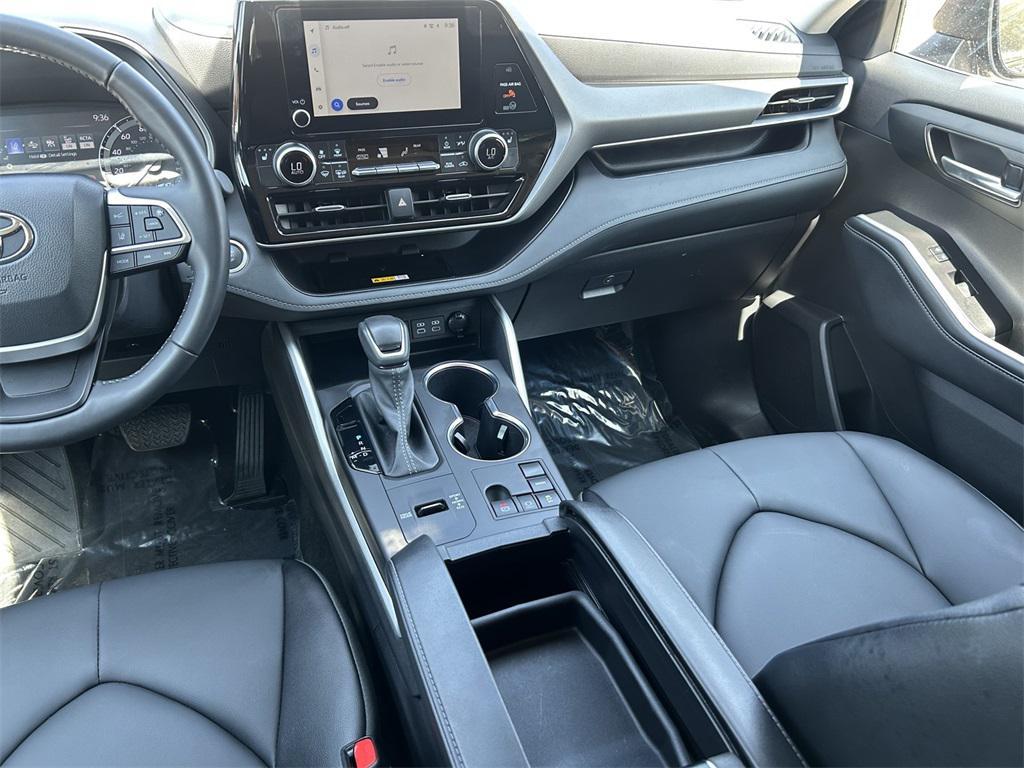 used 2025 Toyota Highlander car, priced at $46,441