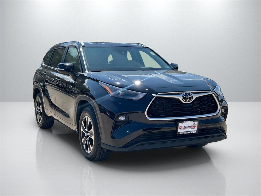 used 2025 Toyota Highlander car, priced at $46,441