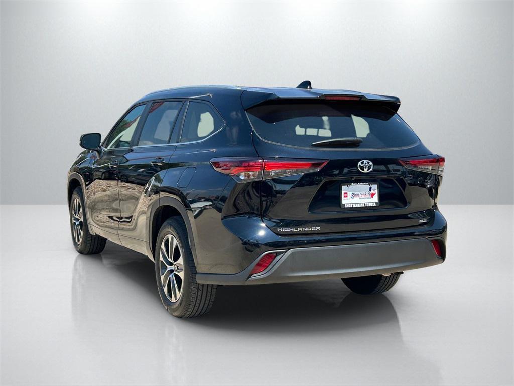 used 2025 Toyota Highlander car, priced at $46,441