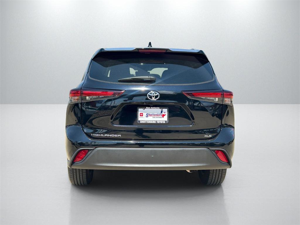 used 2025 Toyota Highlander car, priced at $46,441