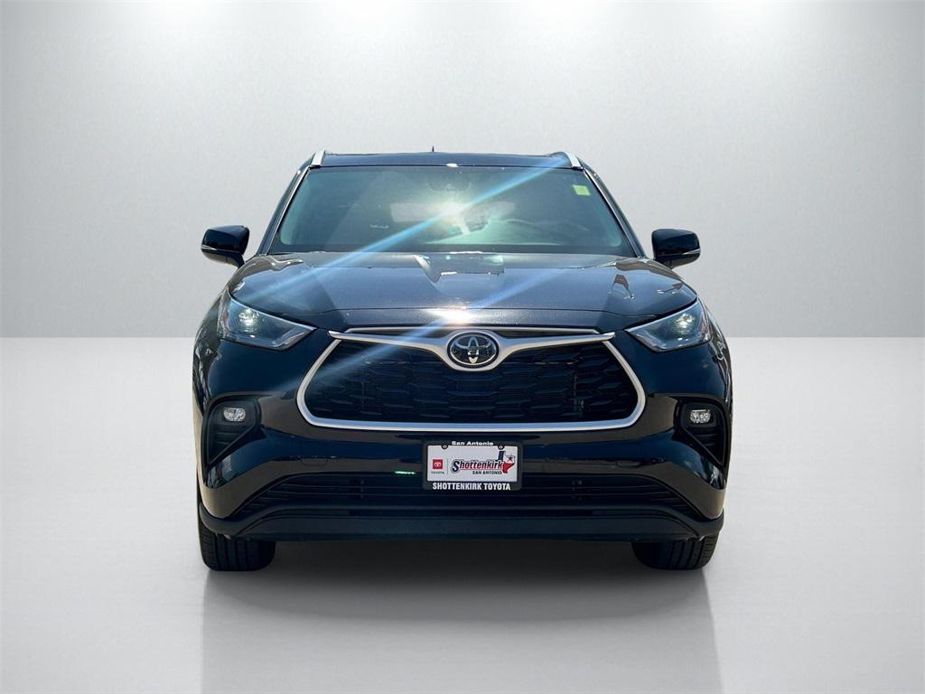 used 2025 Toyota Highlander car, priced at $46,441