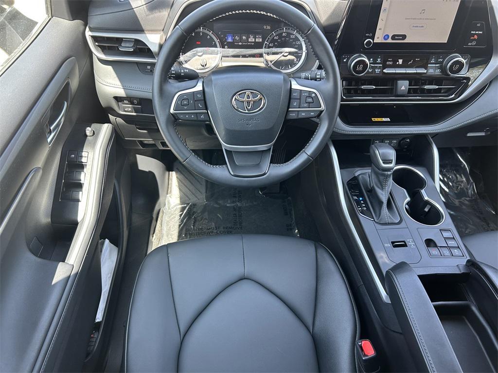 used 2025 Toyota Highlander car, priced at $46,441