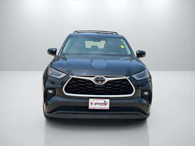 used 2023 Toyota Highlander car, priced at $34,192