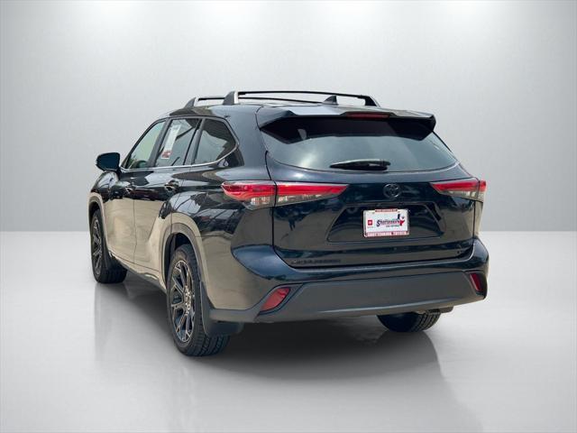 used 2023 Toyota Highlander car, priced at $34,192