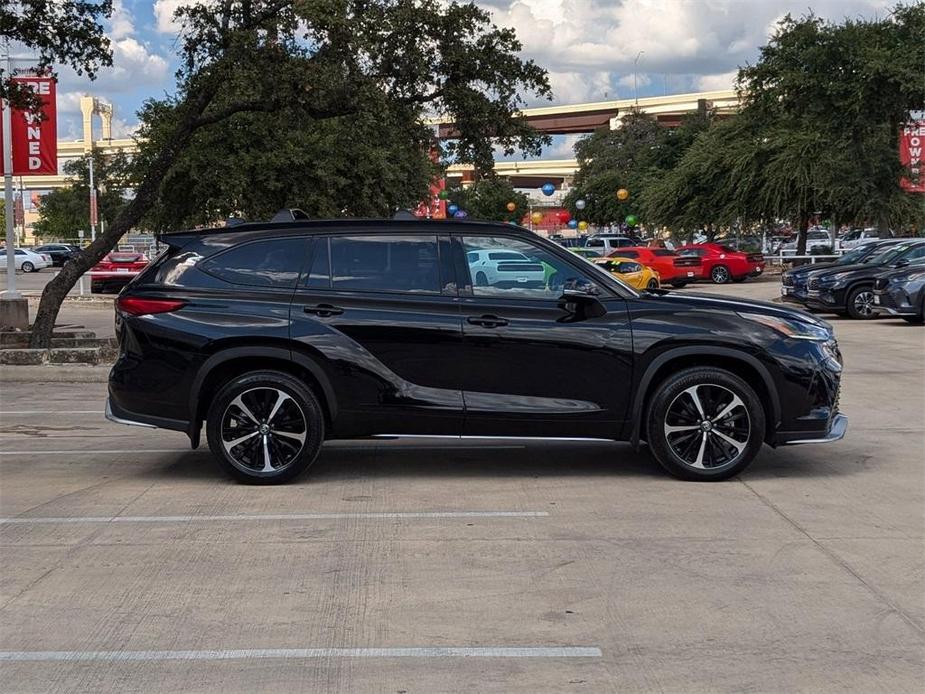 used 2022 Toyota Highlander car, priced at $42,399