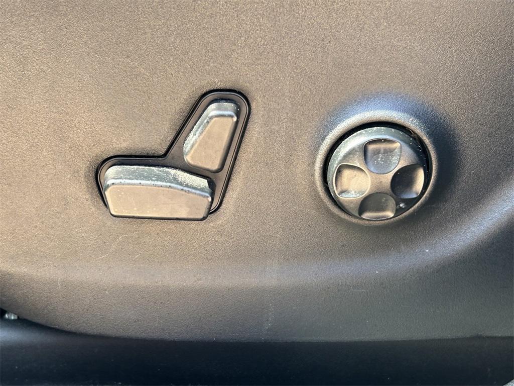 used 2018 Jeep Cherokee car, priced at $13,991