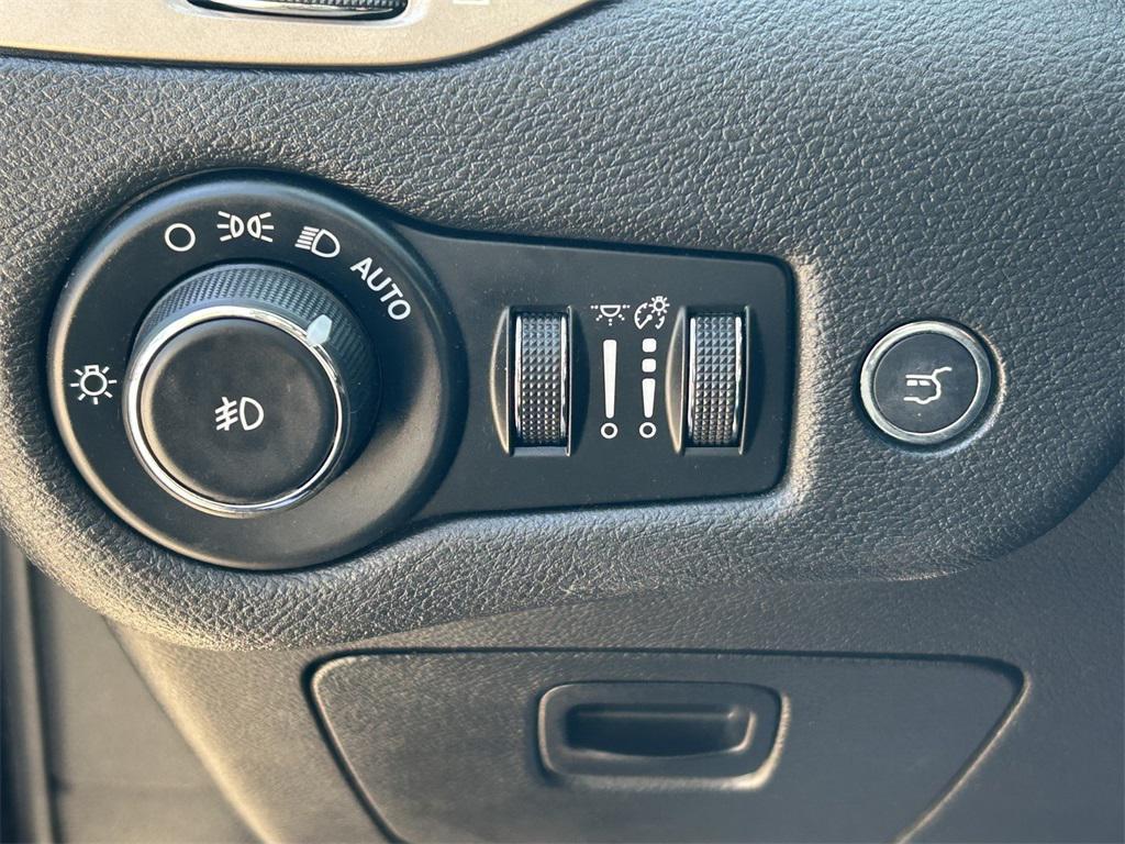 used 2018 Jeep Cherokee car, priced at $13,991