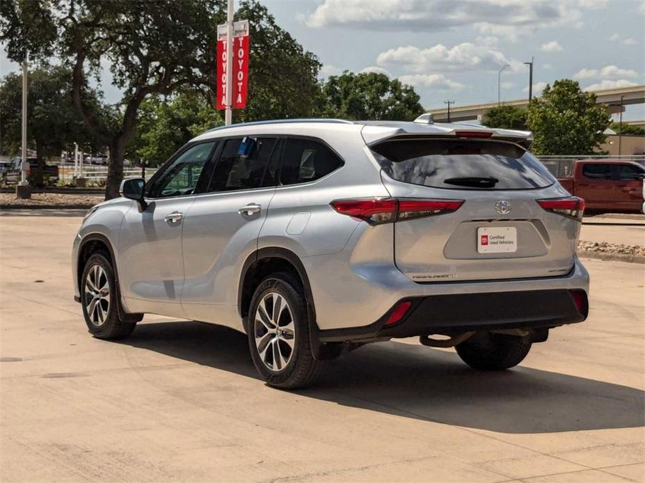 used 2021 Toyota Highlander car, priced at $30,696