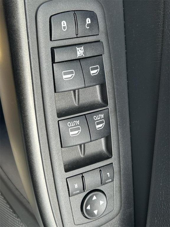 used 2022 Jeep Cherokee car, priced at $24,221