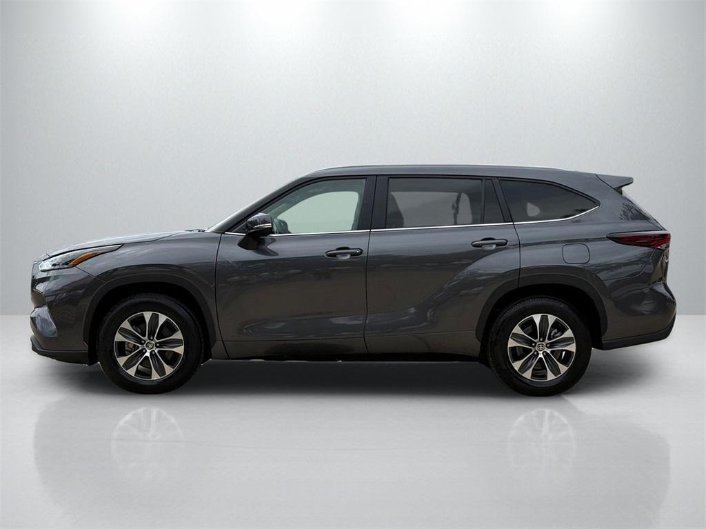 used 2025 Toyota Highlander car, priced at $42,573
