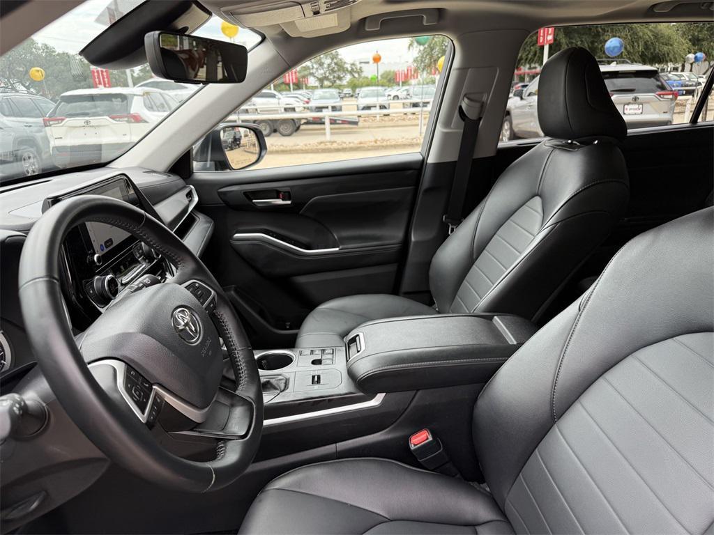 used 2025 Toyota Highlander car, priced at $42,573