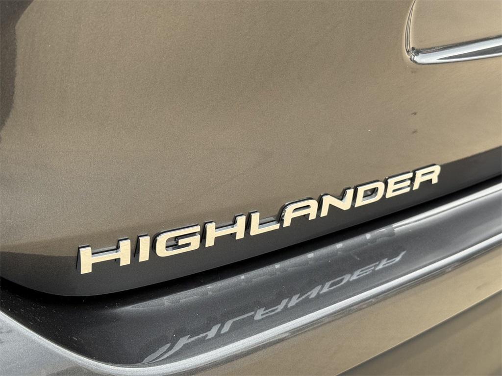 used 2025 Toyota Highlander car, priced at $42,573