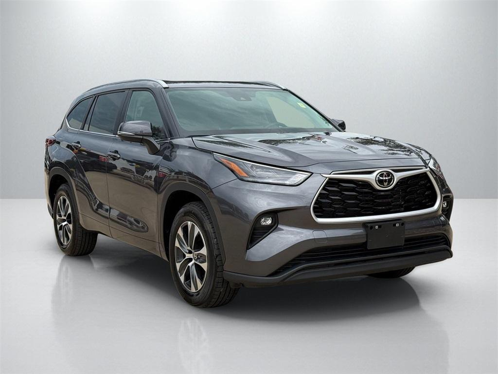 used 2025 Toyota Highlander car, priced at $42,573