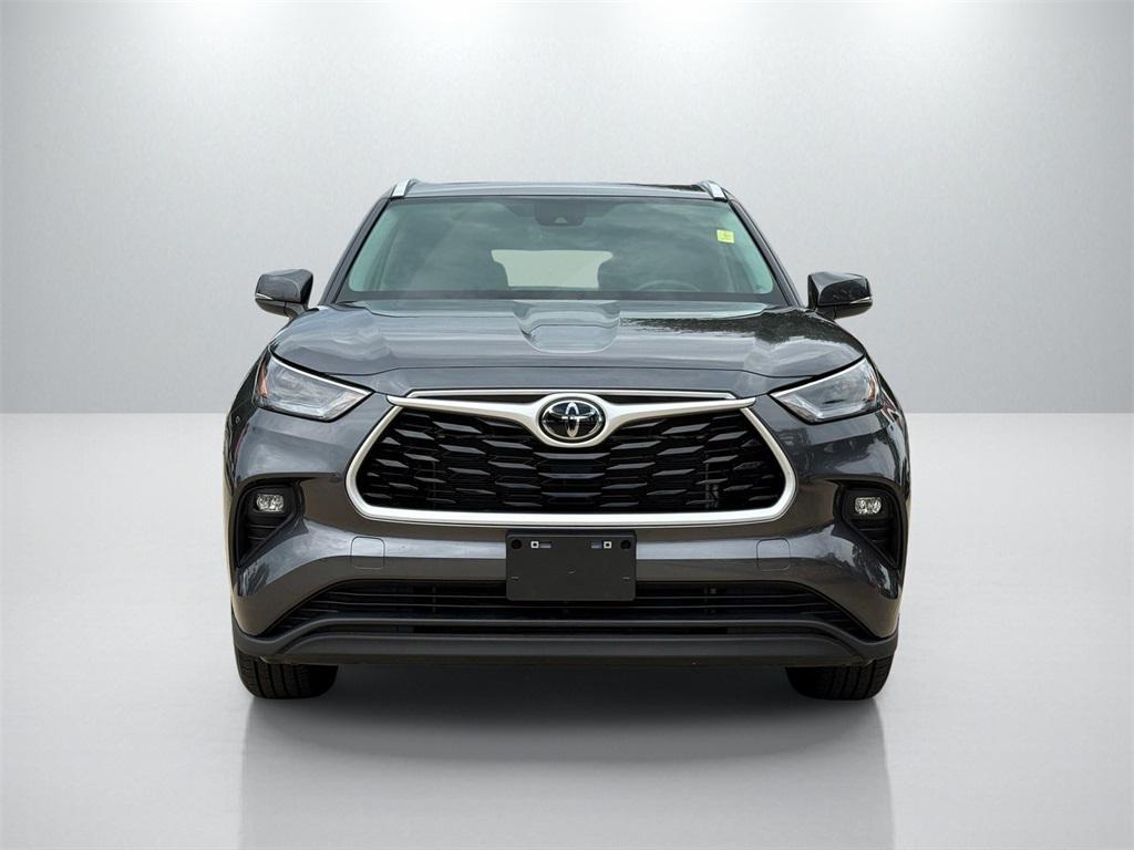 used 2025 Toyota Highlander car, priced at $42,573