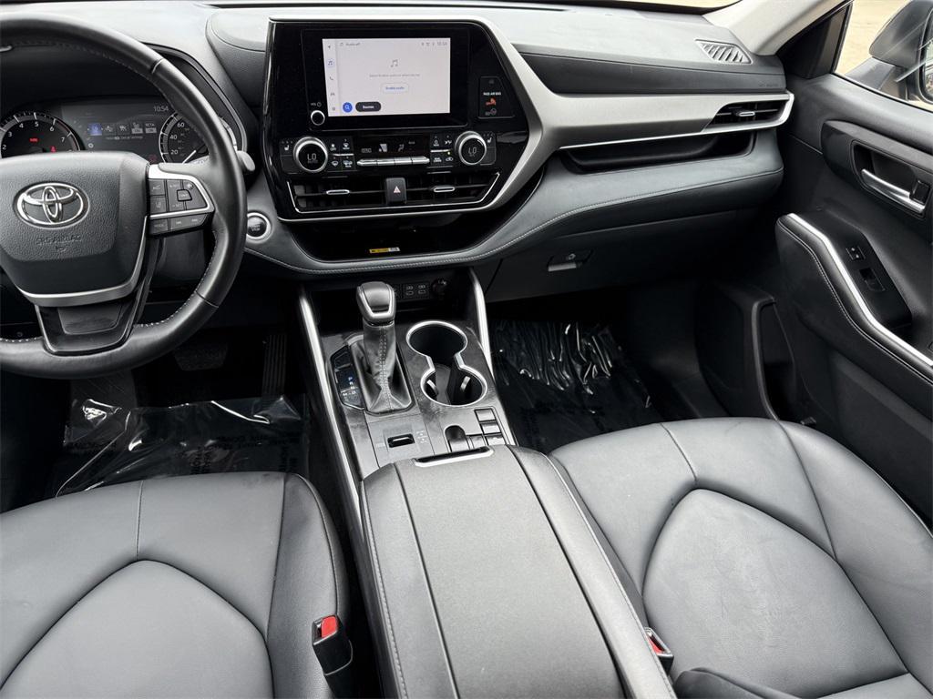 used 2025 Toyota Highlander car, priced at $42,573