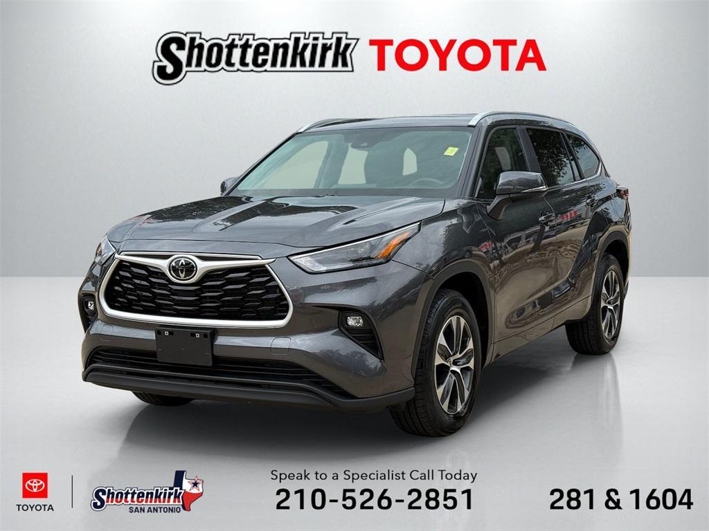 used 2025 Toyota Highlander car, priced at $42,573