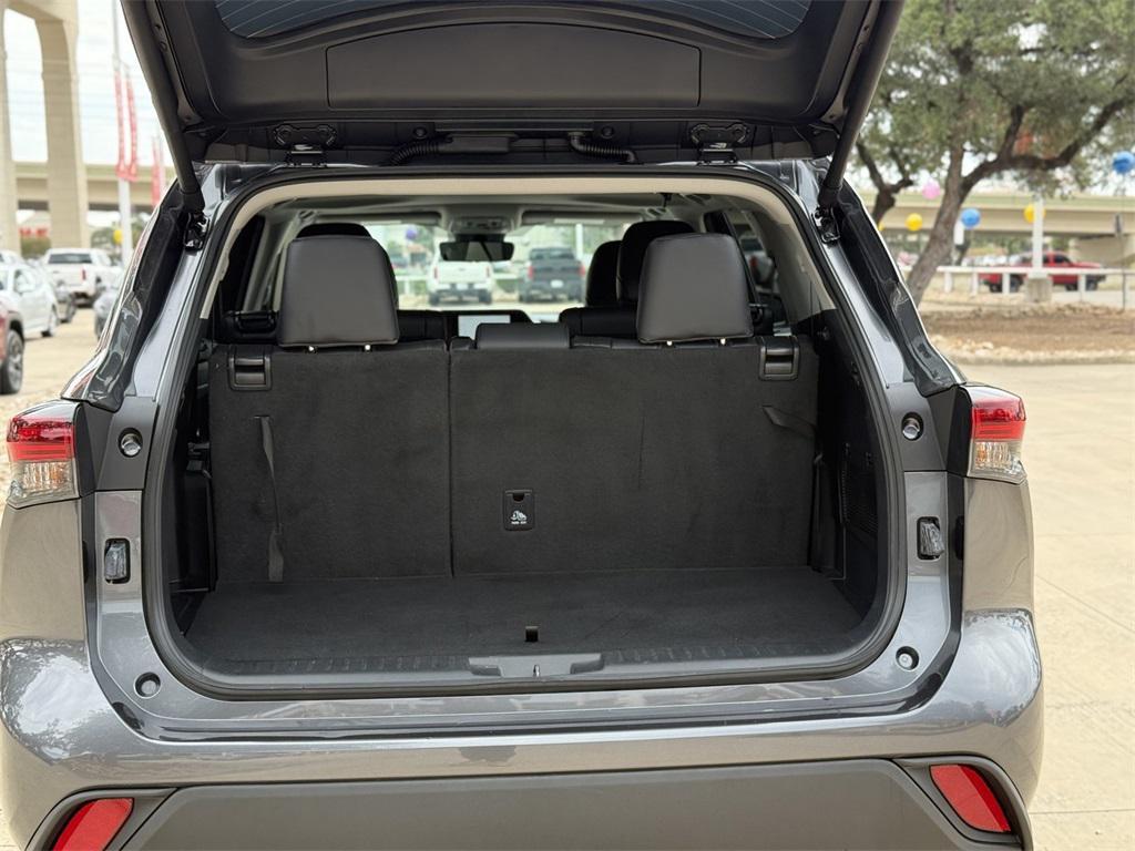 used 2025 Toyota Highlander car, priced at $42,573