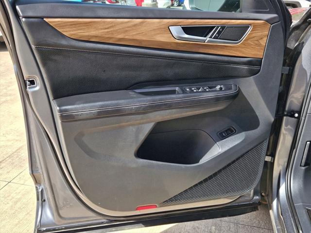 used 2024 Volkswagen Atlas car, priced at $35,444