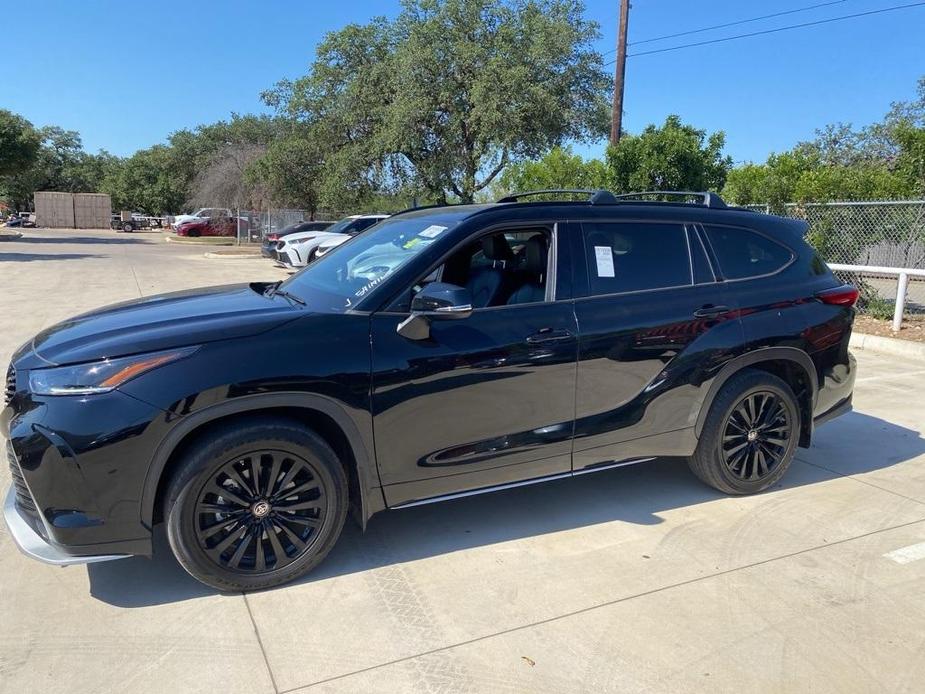 used 2023 Toyota Highlander car, priced at $41,979