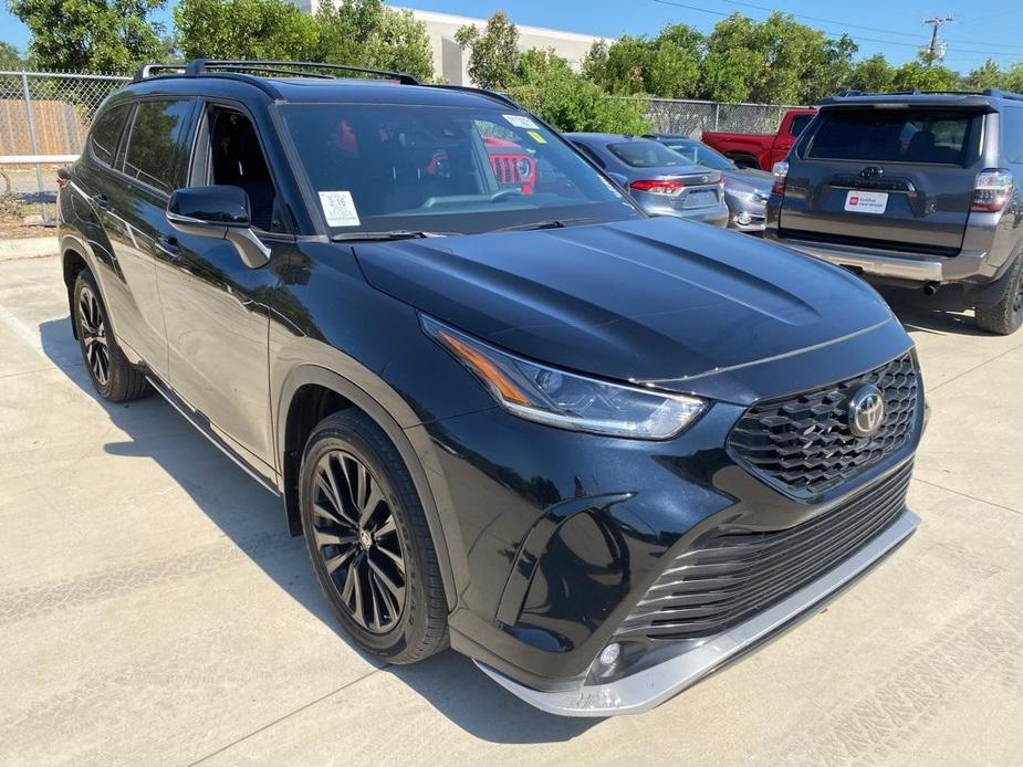 used 2023 Toyota Highlander car, priced at $41,979