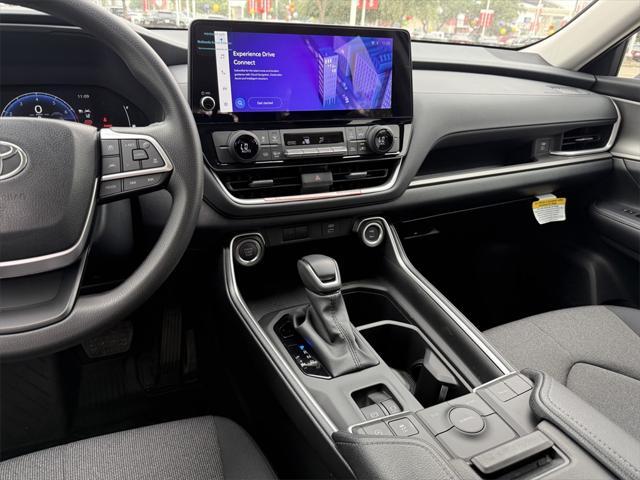 used 2025 Toyota Highlander car, priced at $45,981