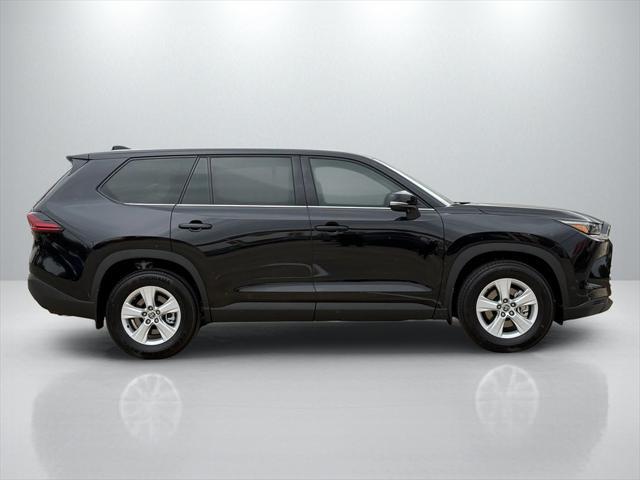 used 2025 Toyota Highlander car, priced at $45,981