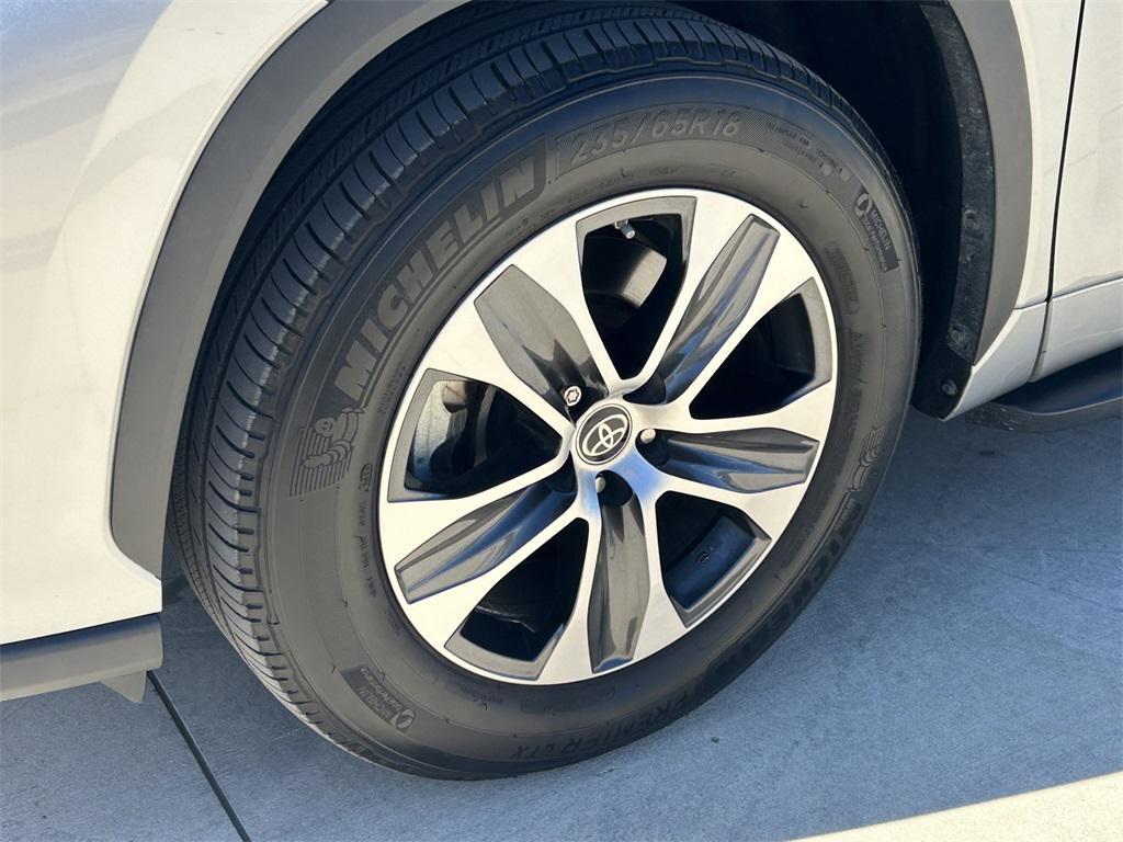 used 2023 Toyota Highlander car, priced at $35,991