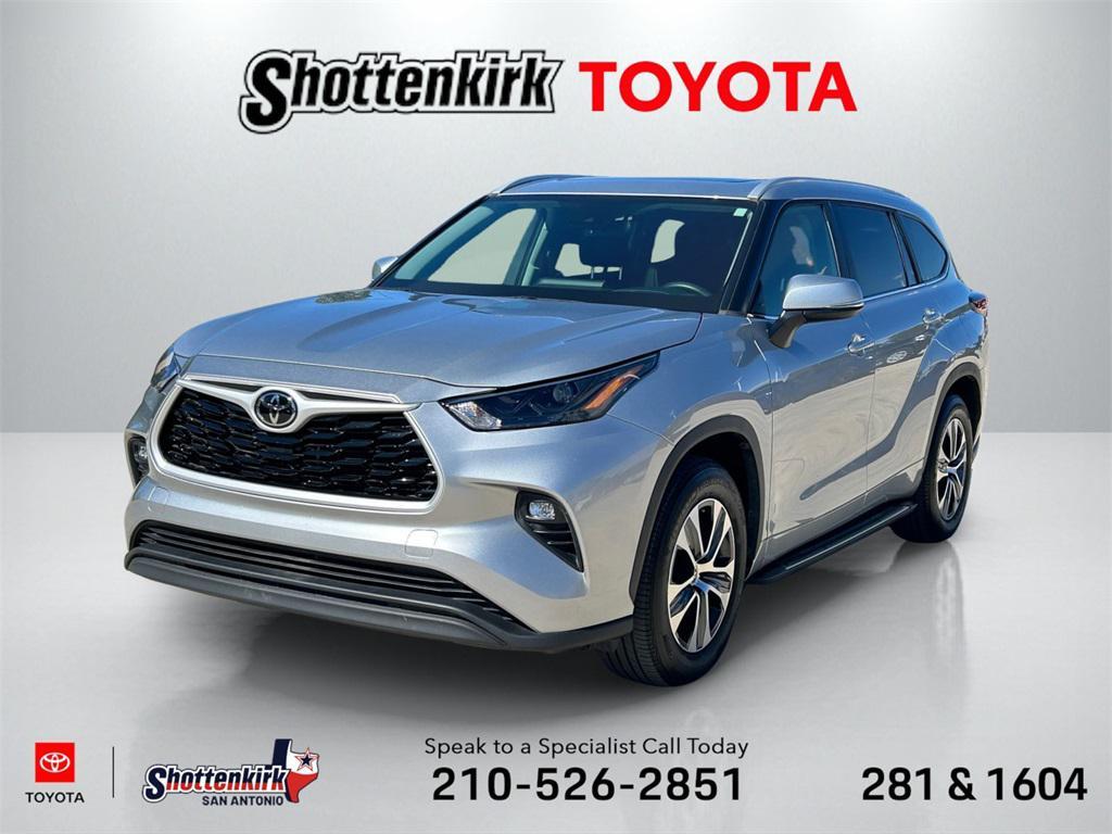 used 2023 Toyota Highlander car, priced at $35,991