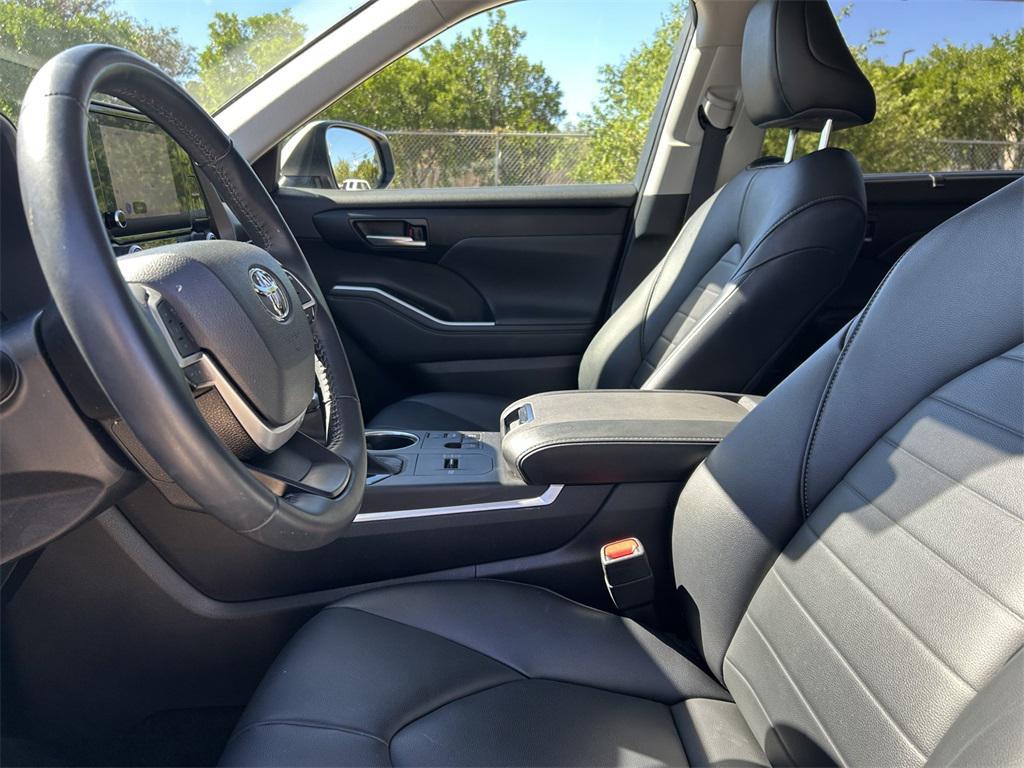 used 2023 Toyota Highlander car, priced at $35,991