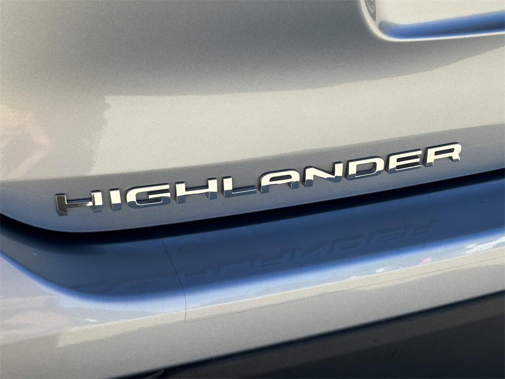 used 2023 Toyota Highlander car, priced at $35,991
