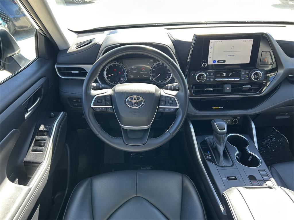 used 2023 Toyota Highlander car, priced at $35,991