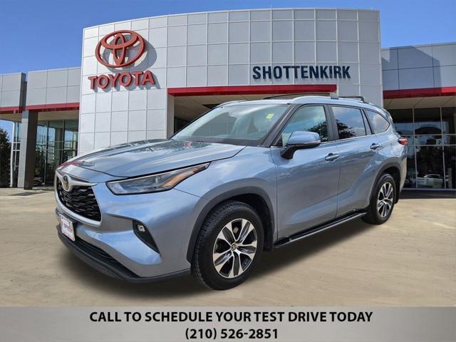 used 2023 Toyota Highlander car, priced at $35,861