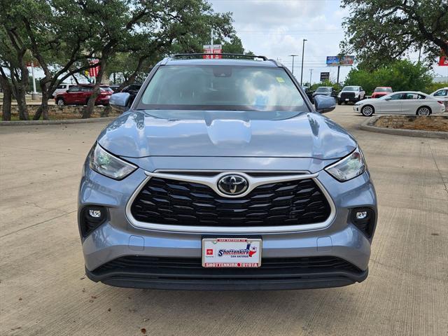 used 2023 Toyota Highlander car, priced at $35,861