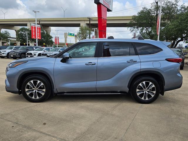 used 2023 Toyota Highlander car, priced at $35,861