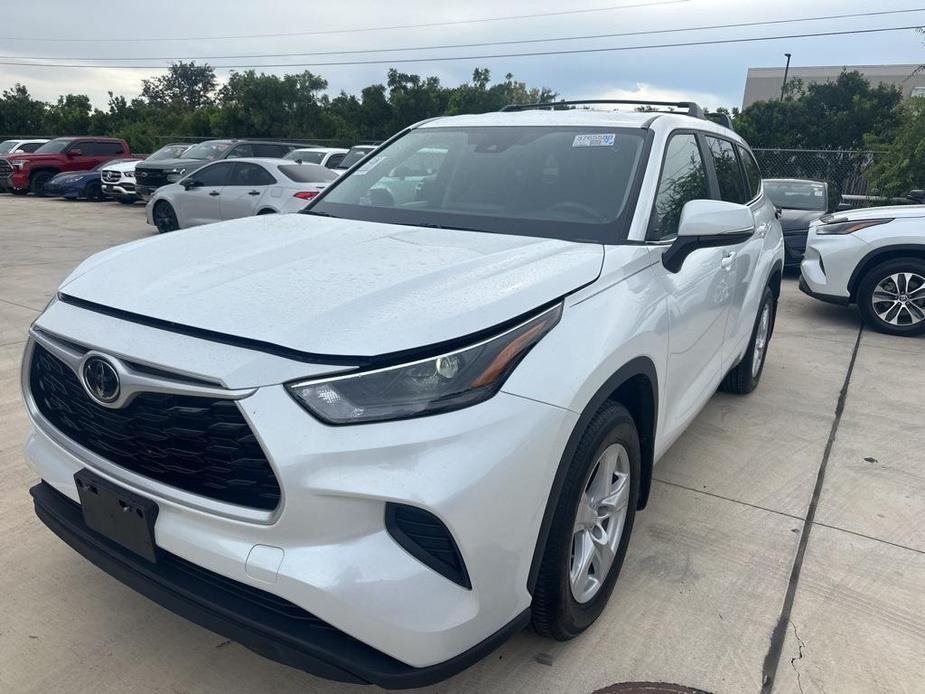 used 2023 Toyota Highlander car, priced at $36,997