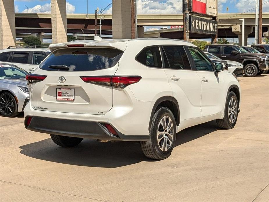 used 2023 Toyota Highlander car, priced at $38,999