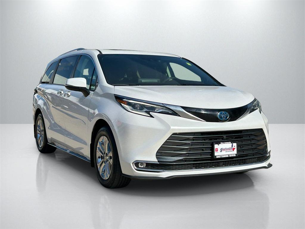 used 2023 Toyota Sienna car, priced at $52,991