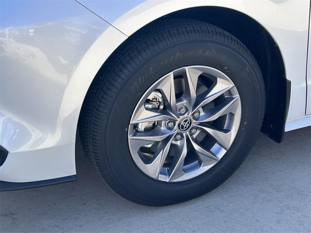 new 2025 Toyota Sienna car, priced at $50,078