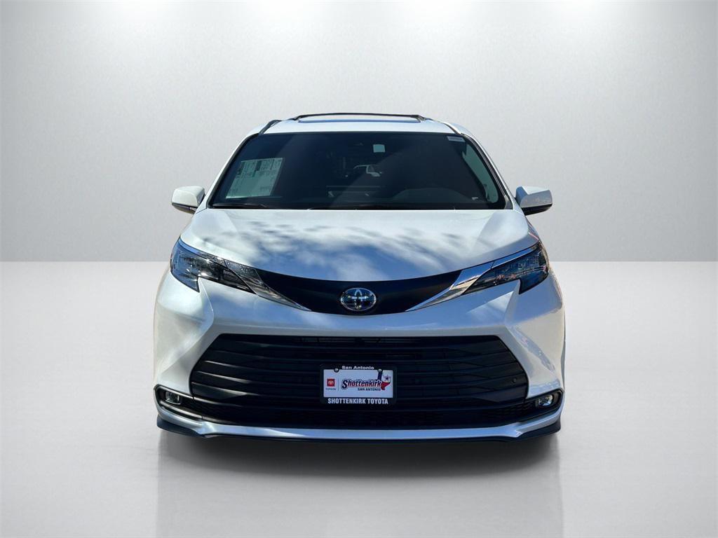 new 2025 Toyota Sienna car, priced at $50,078