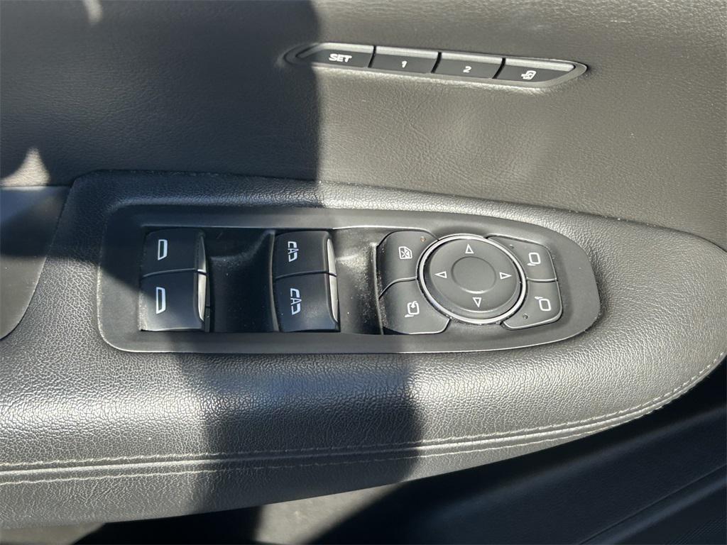 used 2019 Cadillac XT5 car, priced at $17,991