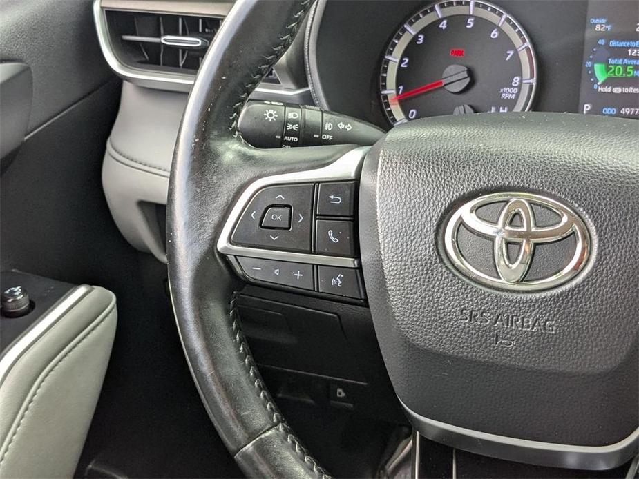 used 2020 Toyota Highlander car, priced at $23,494