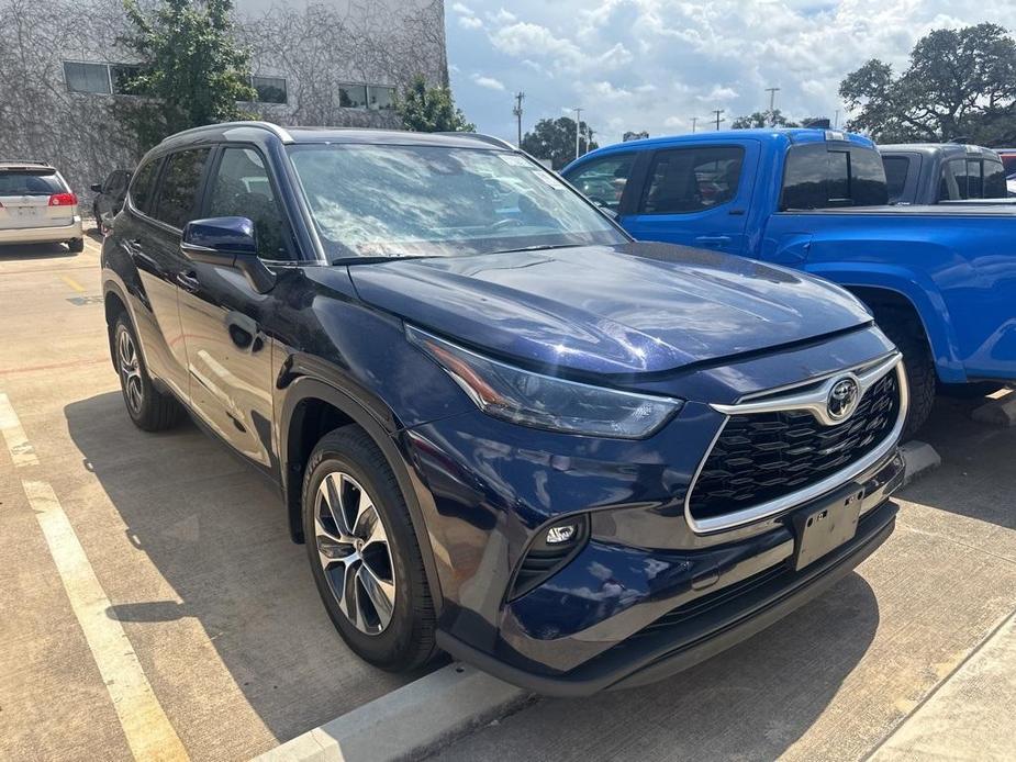 used 2024 Toyota Highlander car, priced at $44,989