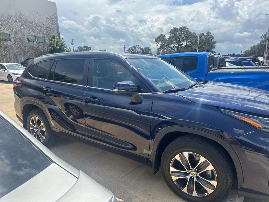 used 2024 Toyota Highlander car, priced at $44,989