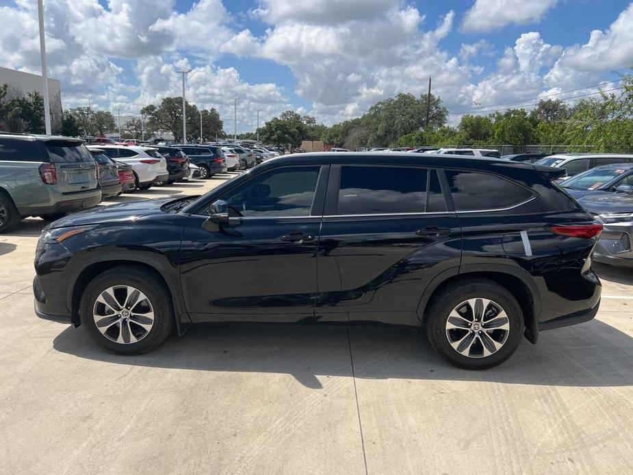 used 2023 Toyota Highlander car, priced at $38,999