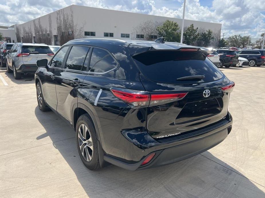 used 2023 Toyota Highlander car, priced at $38,999