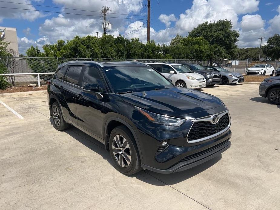 used 2023 Toyota Highlander car, priced at $38,999