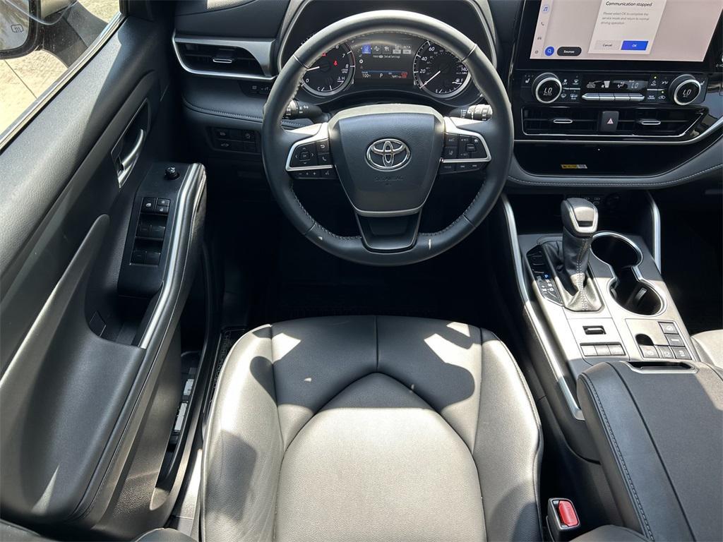 used 2024 Toyota Highlander car, priced at $44,991