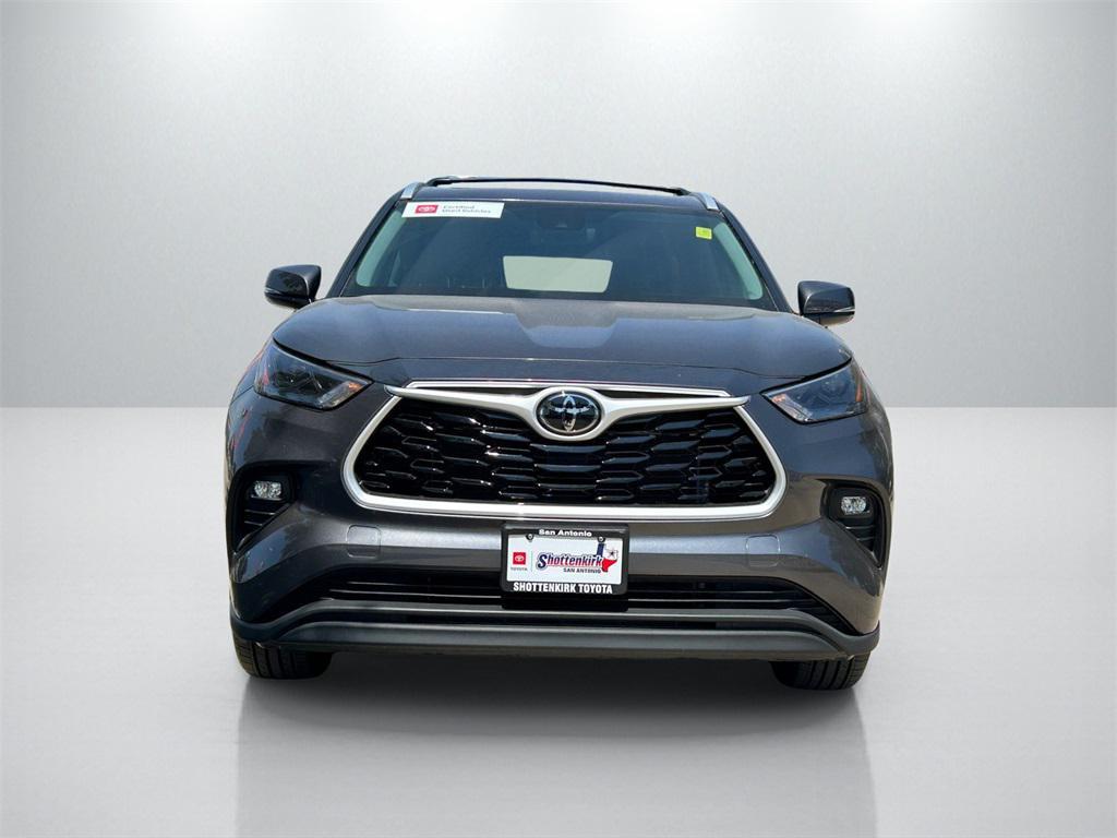 used 2024 Toyota Highlander car, priced at $44,991